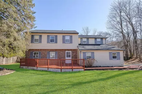 10 Pershing Ave, Locust Valley, NY 11560
