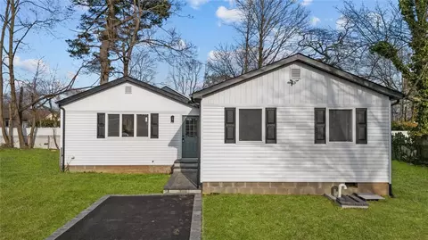 26 Peters Blvd, Central Islip, NY 11722