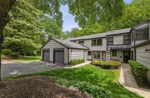 67 Treetop Cir, Clarkstown, NY 10954
