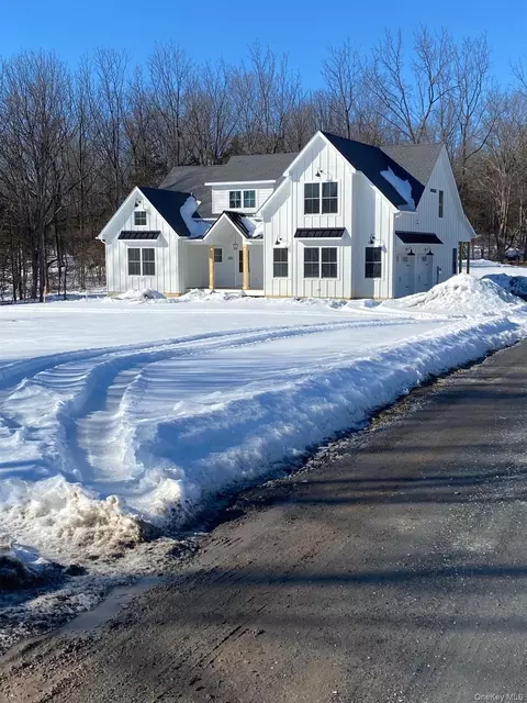 484 Wheeler Rd, Florida, NY 10921