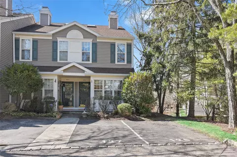 601 Pondside Dr, Greenburgh, NY 10607