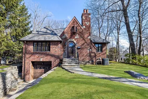 55 Henry St, Greenburgh, NY 10583