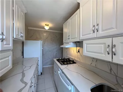 142 Garth Rd #1 P, Scarsdale, NY 10583