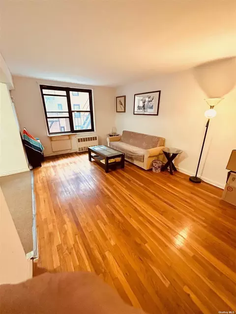 139-15 83 Ave #B324, New York, NY 11435