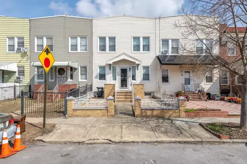 9213 215th Pl, New York, NY 11428