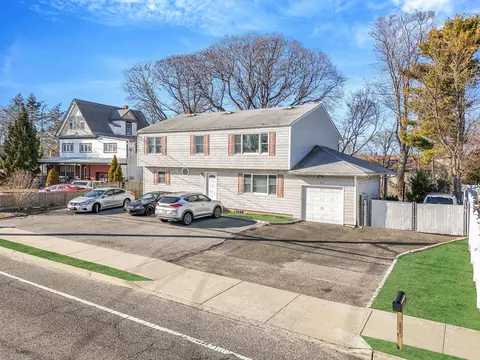 163 Union Ave, Holbrook, NY 11741