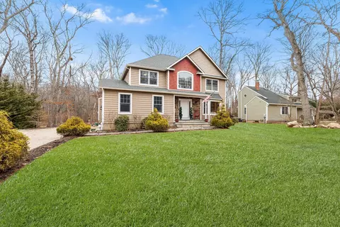 380 Hickory Rd, Southold, NY 11971