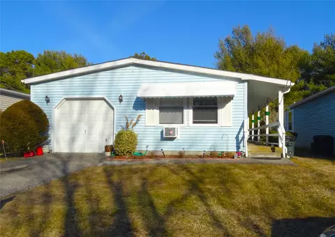 110 Village Cir W, Manorville, NY 11949