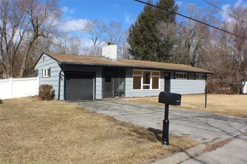 8 Norah Ln, Hyde Park, NY 12538