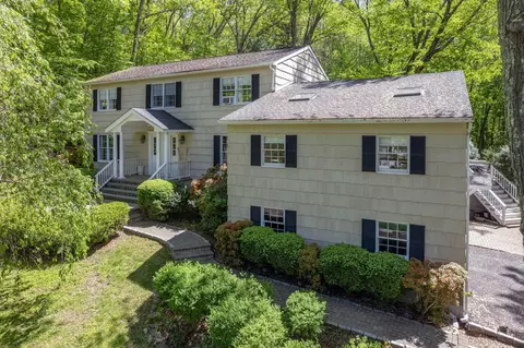 71 Brett Ln, Bedford, NY 10506