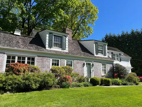 2 South Pl, New Castle, NY 10514