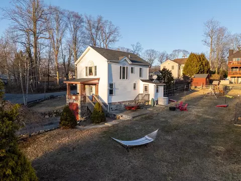 7 Eastview Pl, Yorktown Heights, NY 10598