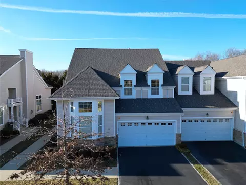 52 Toni Ct #52, Center Moriches, NY 11934