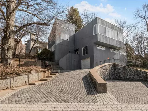 11 Sigma Pl, New York, NY 10471