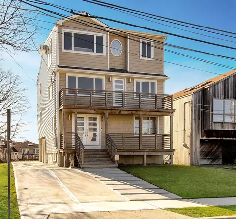 2510 Ocean Ave, Bellmore, NY 11710