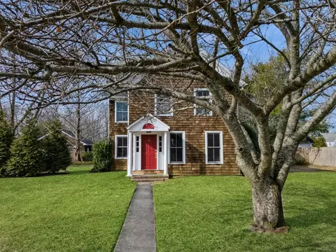 14 Atlantic Ave, East Moriches, NY 11940