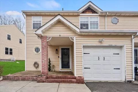 12 Franklin Pl, Washingtonville, NY 10992