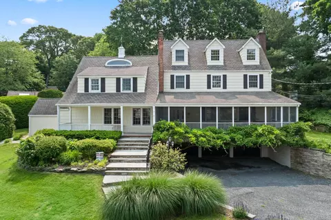 2 Valley Dr, Huntington, NY 11743