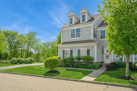 9 Bainbridge Pl #501, Newburgh, NY 12550