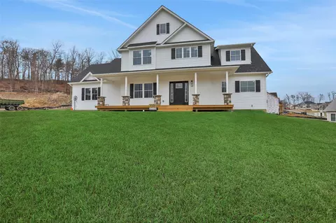 10 Mcdonald Ct, New Windsor, NY 12553