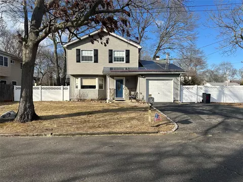 14 Fairmont Ave, Patchogue, NY 11772