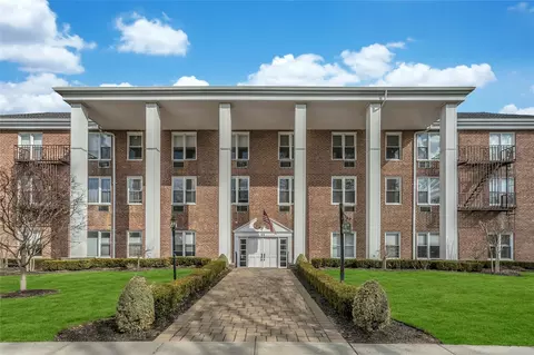55 Lenox #1N, Rockville Centre, NY 11570