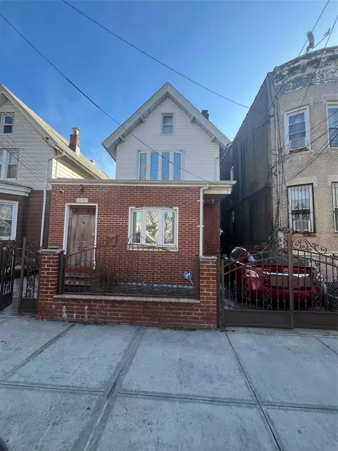 88-07 74 Pl, New York, NY 11421