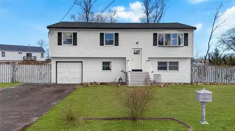 89 Cone Ave, Central Islip, NY 11722