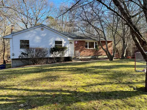 25 Koren Ln, Middle Island, NY 11953