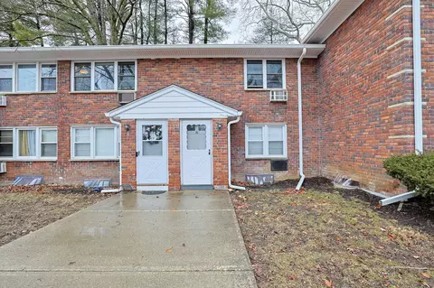 2710 South Rd #A8, Poughkeepsie, NY 12601