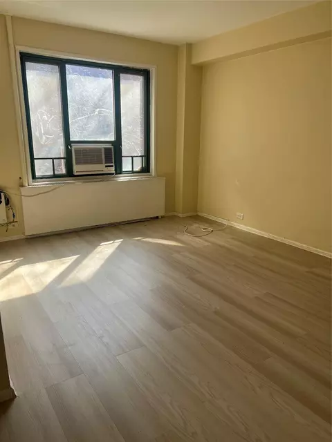 2061 Saint Raymond Ave #4A, New York, NY 10462