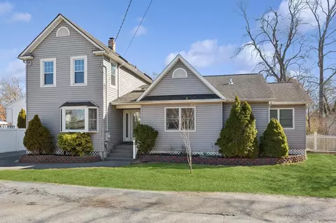 3 Charles Ave, Islip Terrace, NY 11752