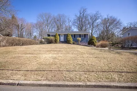 10 Michelle Ave, Clarkstown, NY 10920