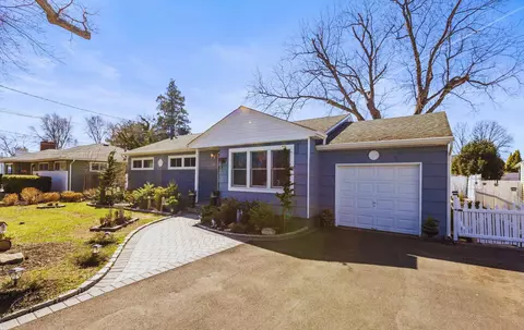 10 Jones Ln, Huntington, NY 11743