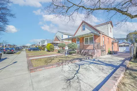 118 Sussex Rd, Elmont, NY 11003