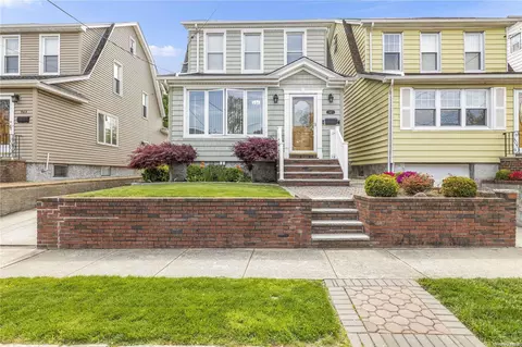 947 N 6th St, North Hempstead, NY 11040