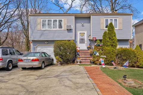 44 E 12th St, Huntington Station, NY 11746