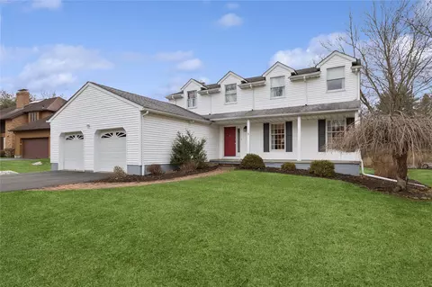 1 Loren Dr, Poughkeepsie, NY 12603