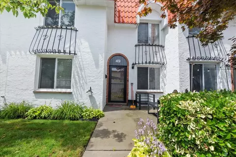 49 Alhambra Dr, Oceanside, NY 11572