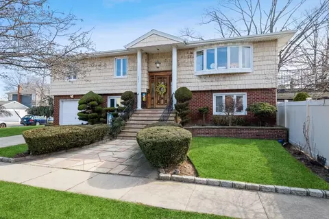293 Hunnewell Ave, Meacham, NY 11003