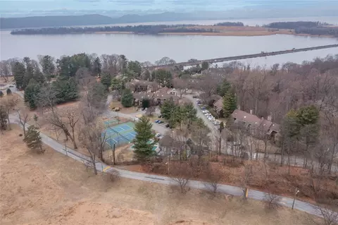 1010 Eagle Bay Dr, Ossining, NY 10562