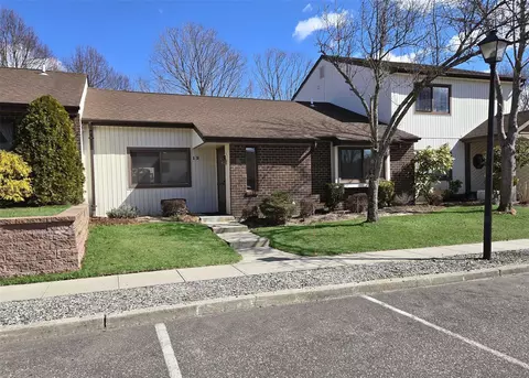 12 Woodmont Ct, Holtsville, NY 11742