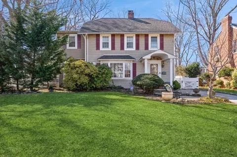 263 Pennsylvania Ave, Freeport, NY 11520