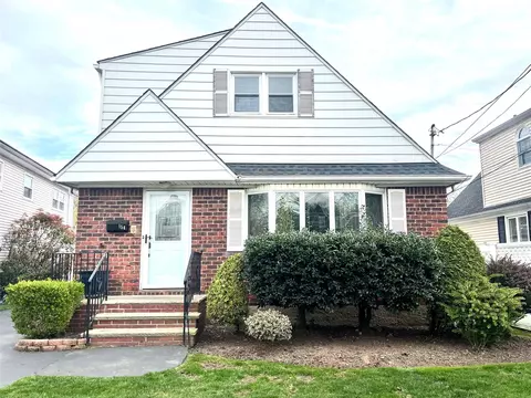 154 Kennington St, Staten Island, NY 10308
