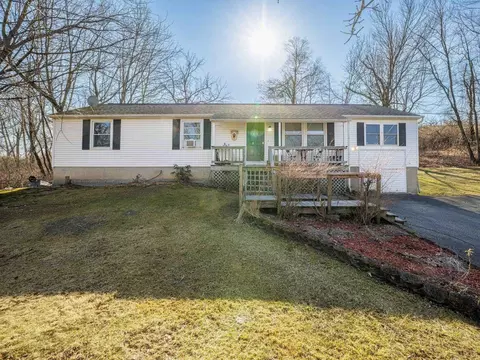 25 Deller Rd, Lloyd, NY 12528