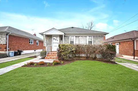 262-21 60 Rd, New York, NY 11362
