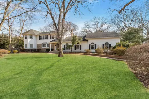 795 Old Medford Ave, Medford, NY 11763