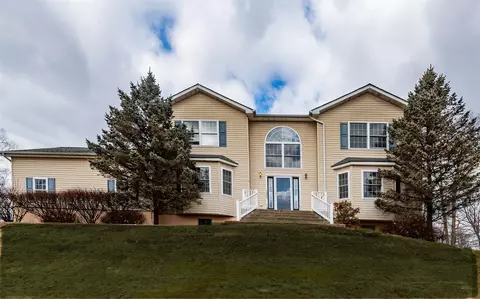 34 Vincenzo Ct, Wallkill, NY 10940
