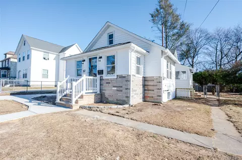 82 William St, Roosevelt, NY 11575