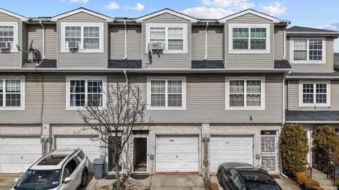 330 Skyline Dr # F, Staten Island, NY 10304